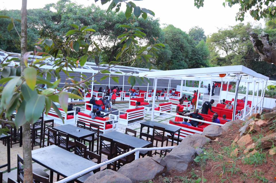 Fame Lounge and Restaurant Kololo Kampala Uganda, Good food in Kampala, Food, Beer and Drinks,  Top Bars, Top Restaurant, Lounge, Top Bar and Lounge, Food, Beer, Wine, Spirits, Cocktail bar, Amazing beer prices, Cheap Beers, Great Venues to Drink after work , Gins and local beers,  grilled food and wood-fired pizzas, Kampala Corporate Night Out and hanging venue, Chilling with friends and mates, Date night, Eating and Drinking, Private parties, Drinking and Dancing, Cocktail Bar, Lounge Bar, Party Bar,  Kampala Pub, Lively DJ nights,  Lively Music, Great Beer Drink Out, Tasteful Delicious food in Kampala, Amazing Drinking Joint in Kampala Uganda, Ugabox